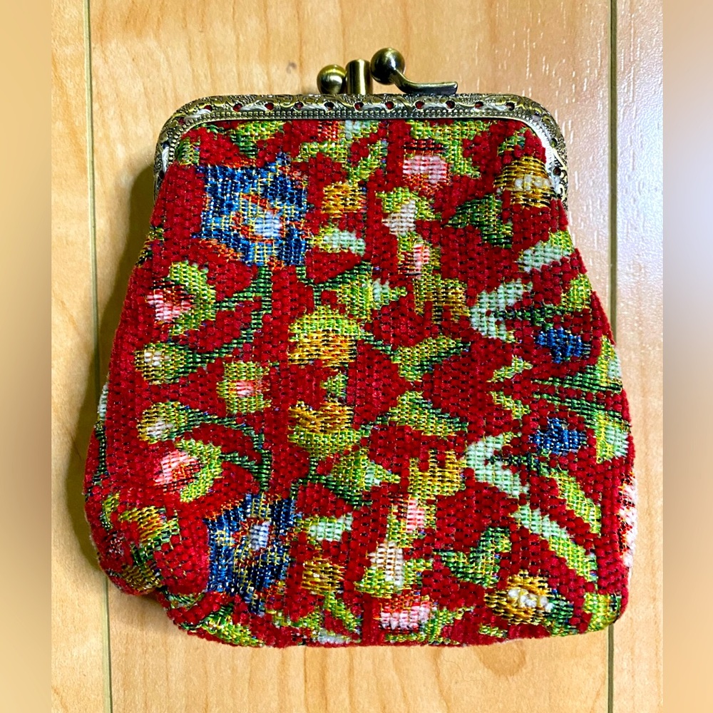 VINTAGE LOOK CARPET FABRIC DOUBLE KISS LOCK COIN PURSE